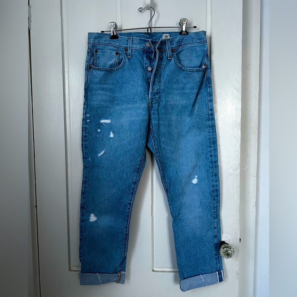 Levi Distressed Capris